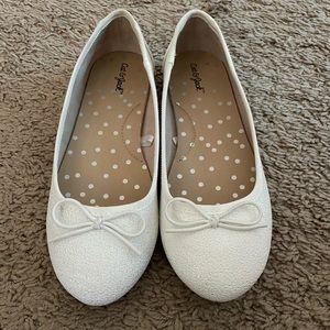 Girl white dress shoes